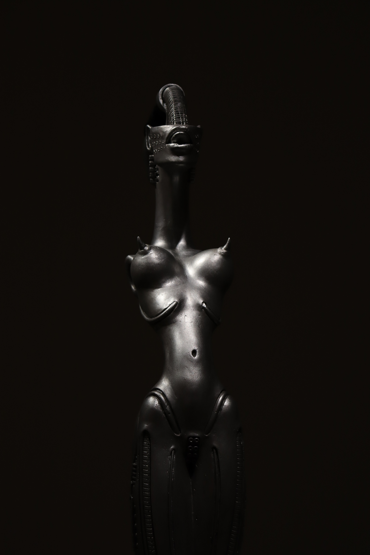 Giger sculpture