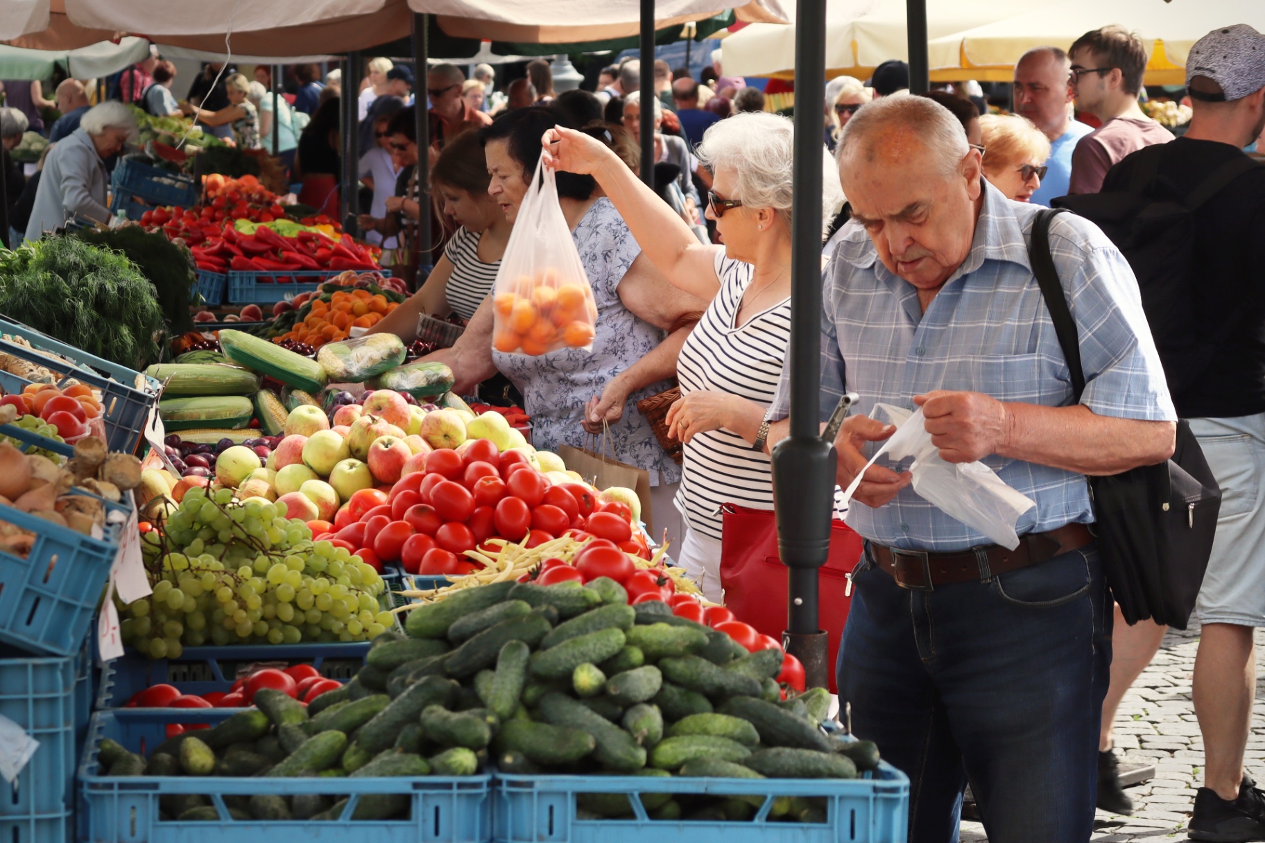 Market crowd