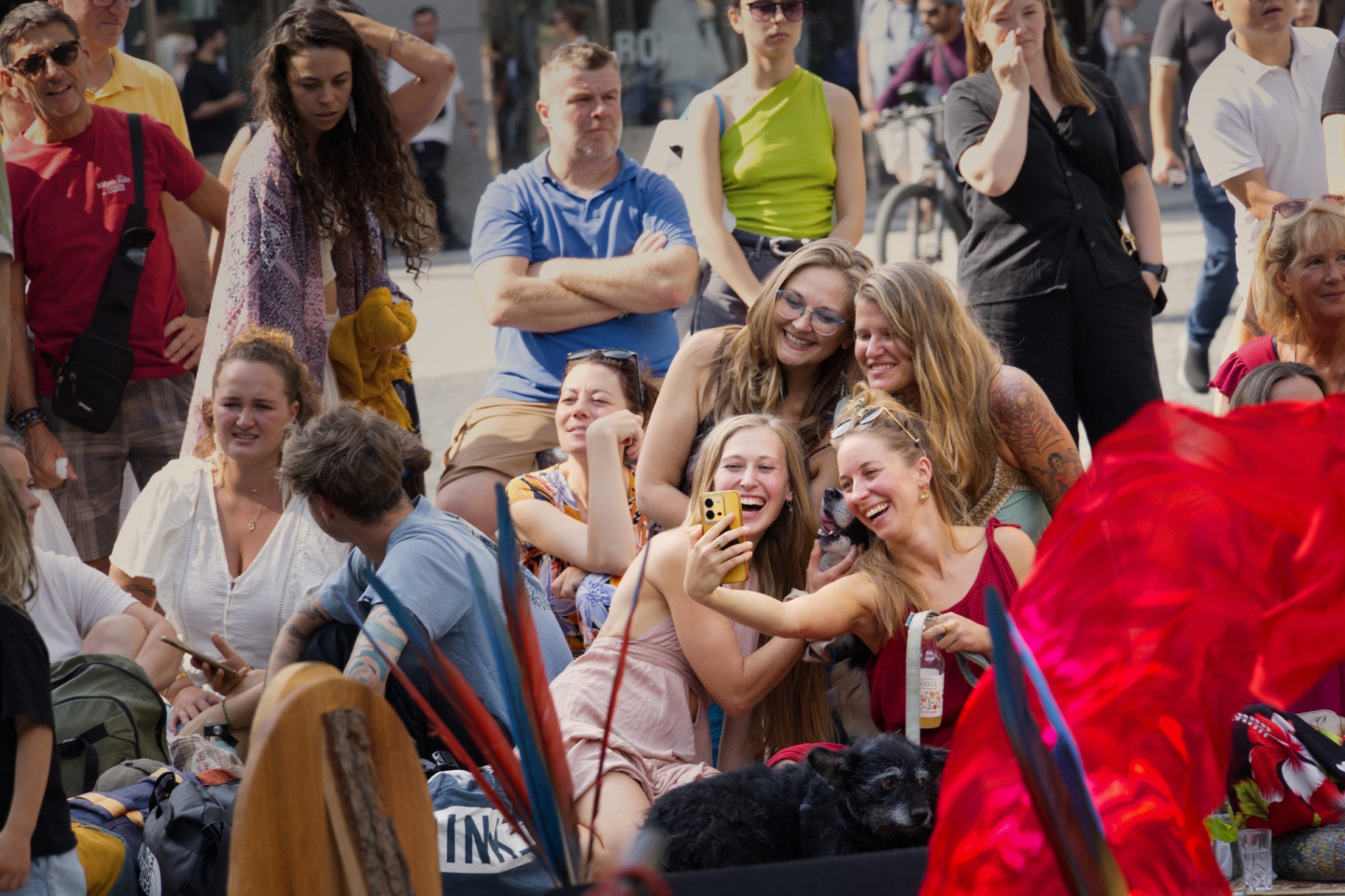 Selfie crowd